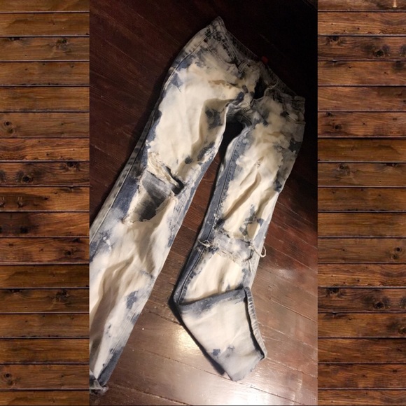 Destroyed jeans - Picture 3 of 3